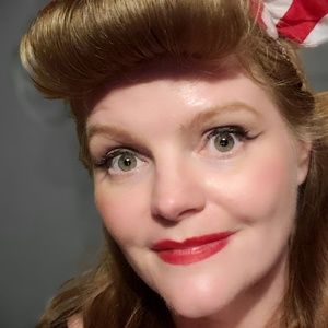 Meet your Posher, Emilie